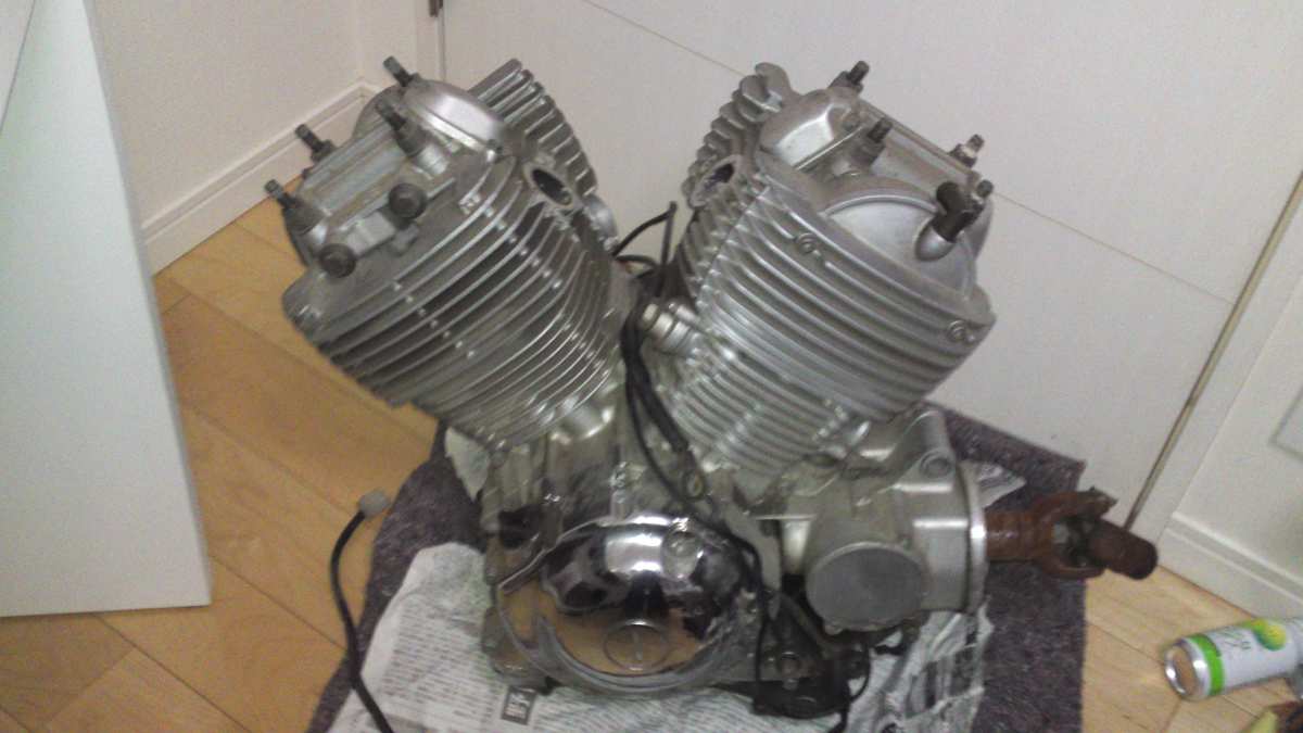 ドラスタ400のエンジン単体を瀬谷区のゼロハンで購入、分解